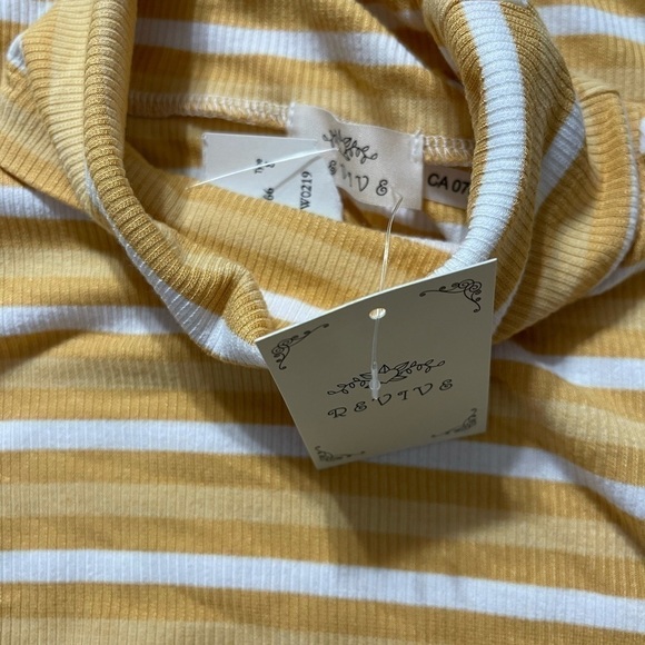Pick 2/$25 NWT Revive Mustard Stripped Crop, Size Large - Picture 2 of 4
